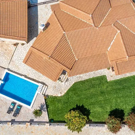 Vilă La Isla With Private Pool Mouzákion