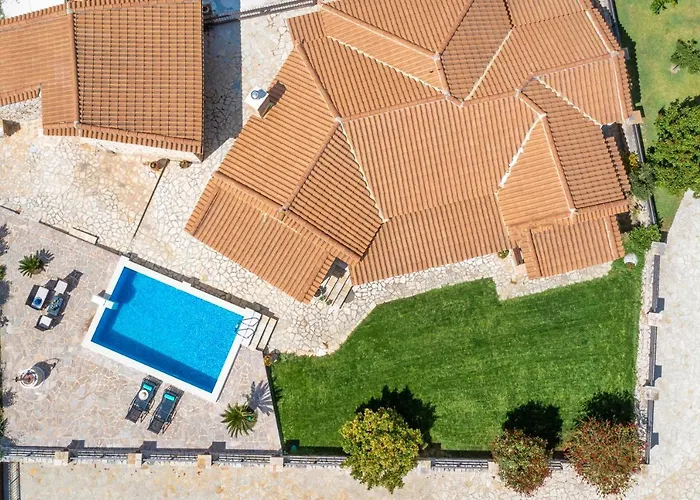 Villa La Isla With Private Pool Mouzákion