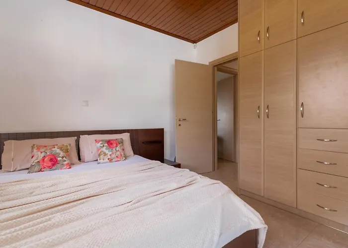 La Isla With Private Pool Villa Mouzákion