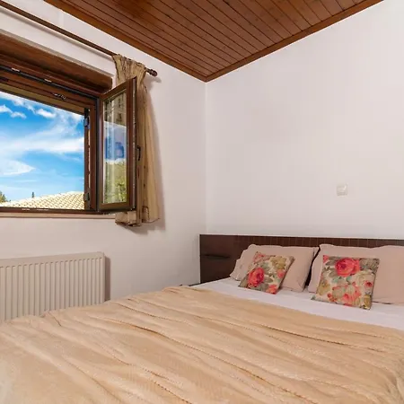 La Isla With Private Pool Μουζάκι